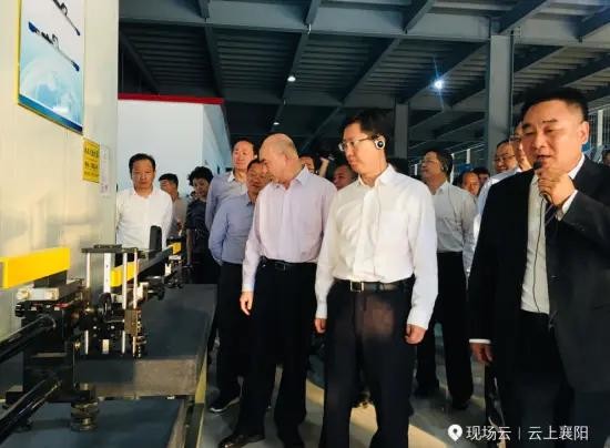 襄陽(yáng)市市長(zhǎng)攜相關(guān)政府領(lǐng)導(dǎo)100多人一行視察深圳市米朗科技有限公司生產(chǎn)基地-湖北棗陽(yáng)米朗工業(yè)園