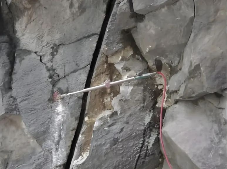 振弦式裂縫計在物聯網行業應用